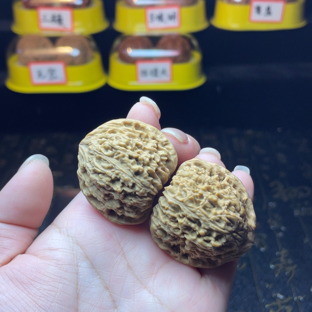 文玩核桃吊坠南疆石36尺