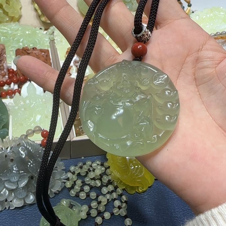 未镶嵌蛇纹石玉吊坠