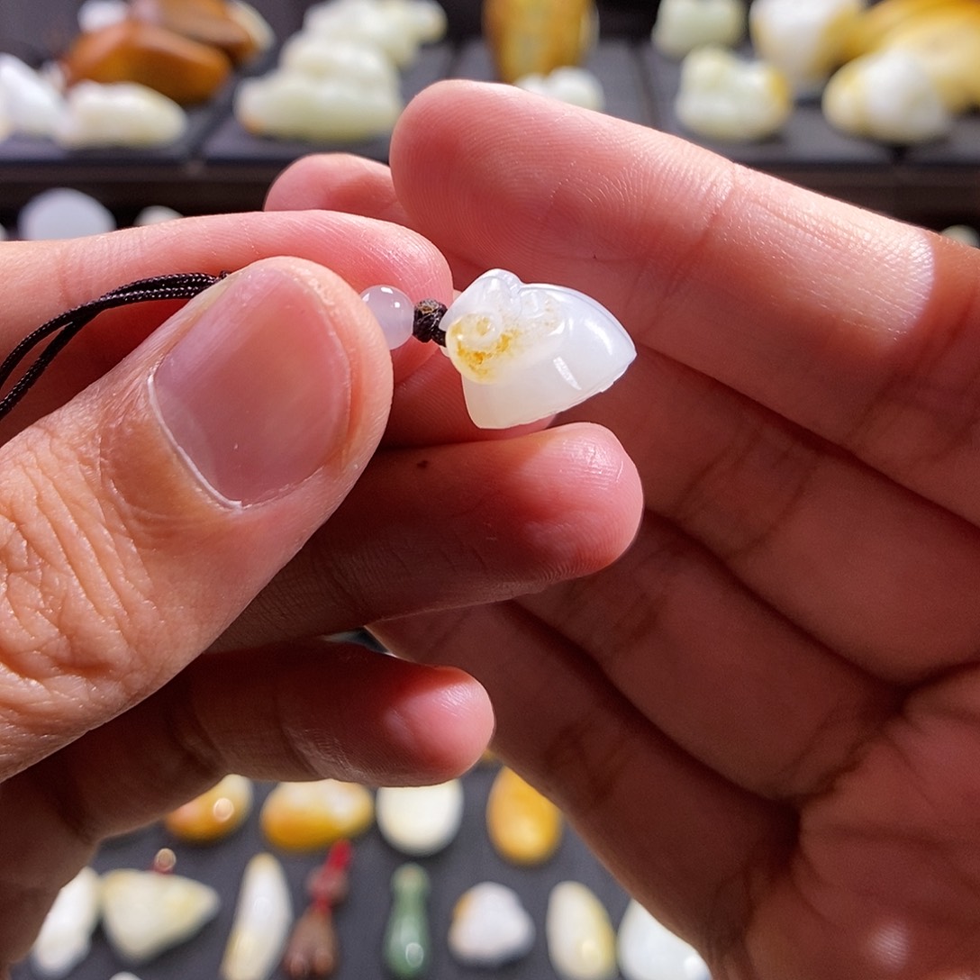 和田玉颈饰未镶嵌风*子