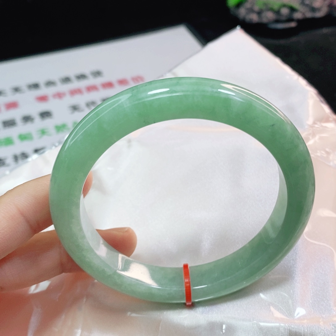 翡翠手镯未镶嵌?**?60.4圈口