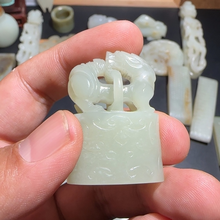 冀***F和田玉未镶嵌挂件