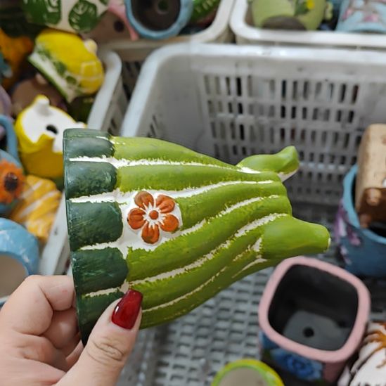 当场拍满15元发货不凑不发，花盆盆口不方不圆有针孔黑点是正常的，