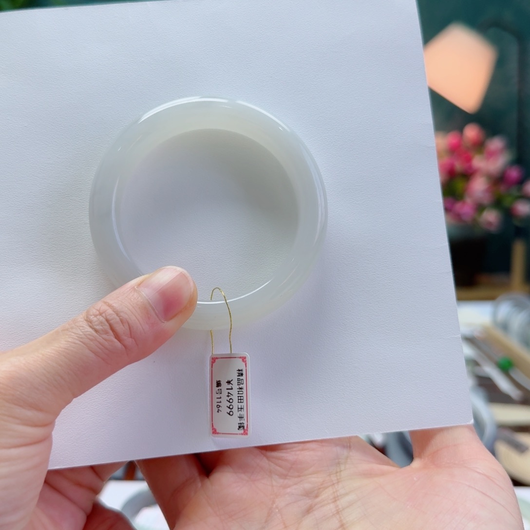 和田玉手镯未镶嵌唯*有55.5