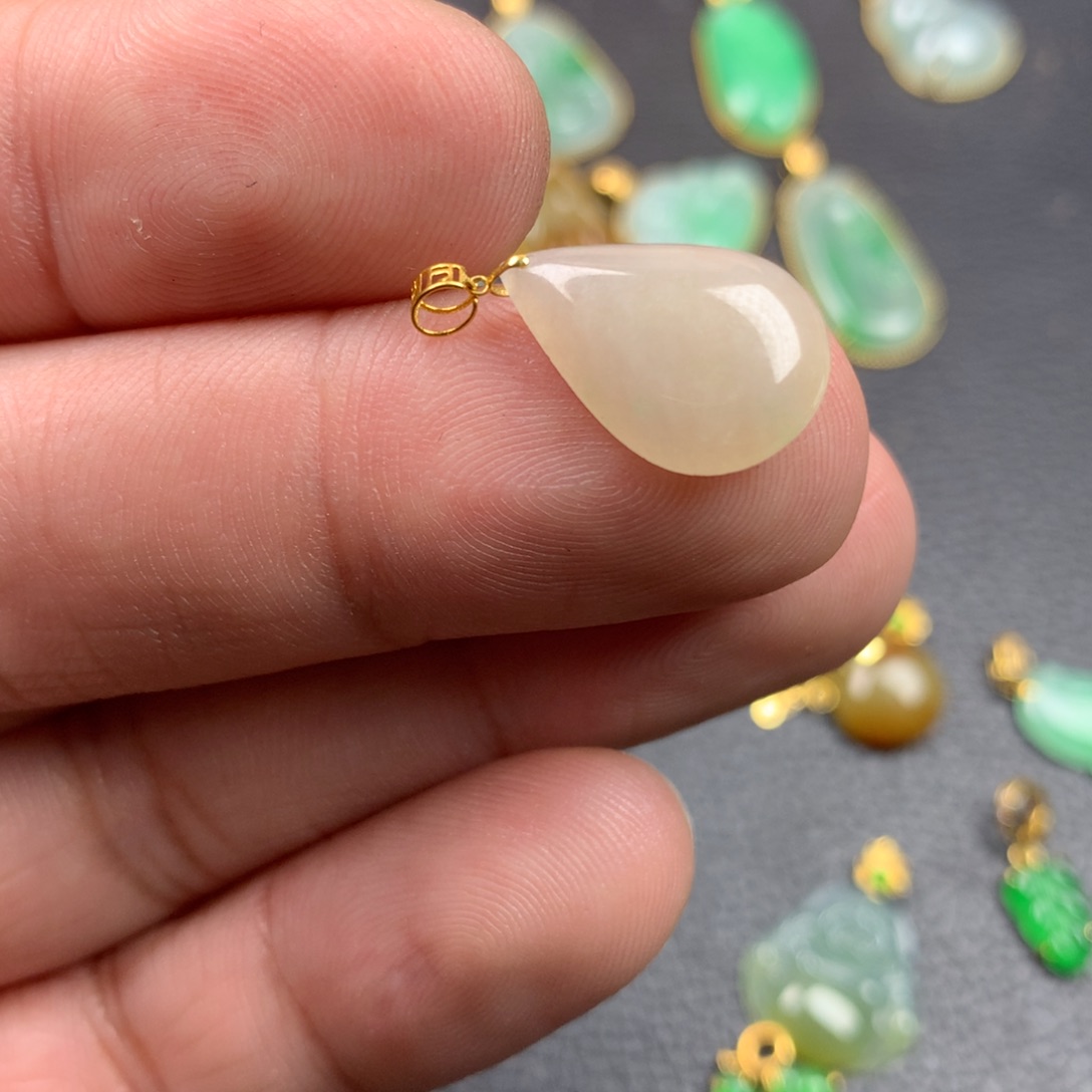 【闪购商品】颈饰18K金镶嵌翡翠翡翠