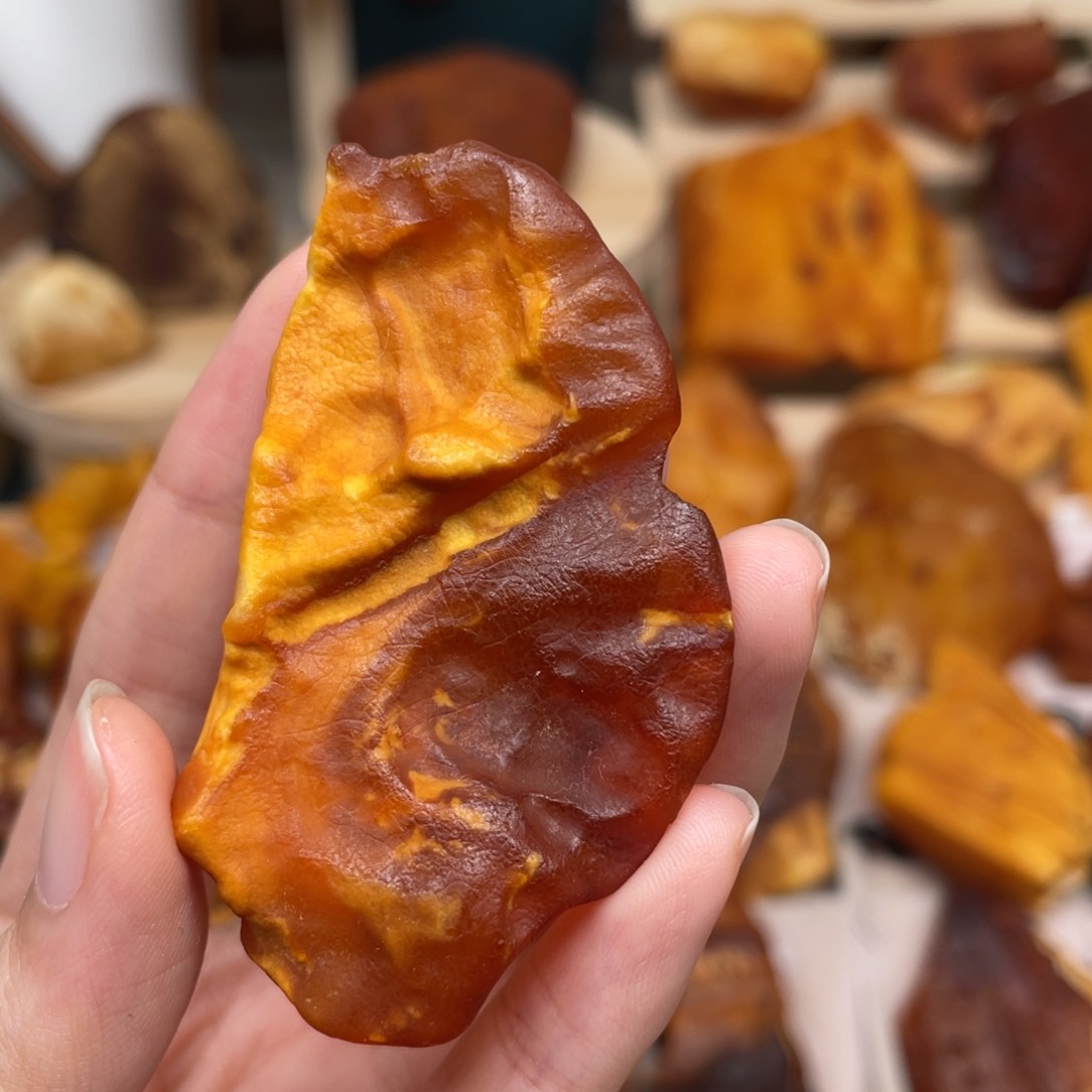 未镶嵌琥珀珠宝奇石