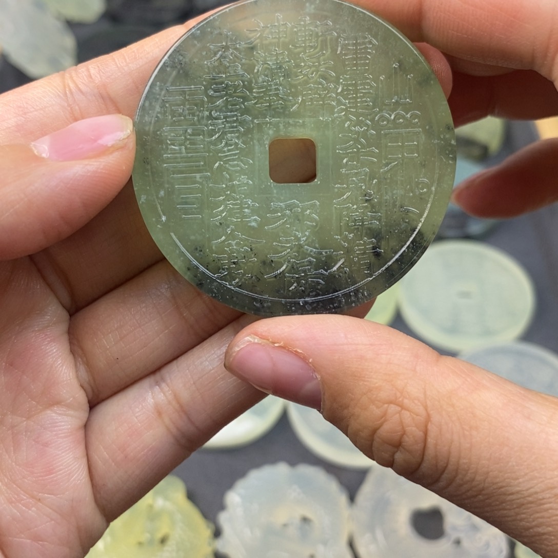 蛇纹石玉颈饰未镶嵌5