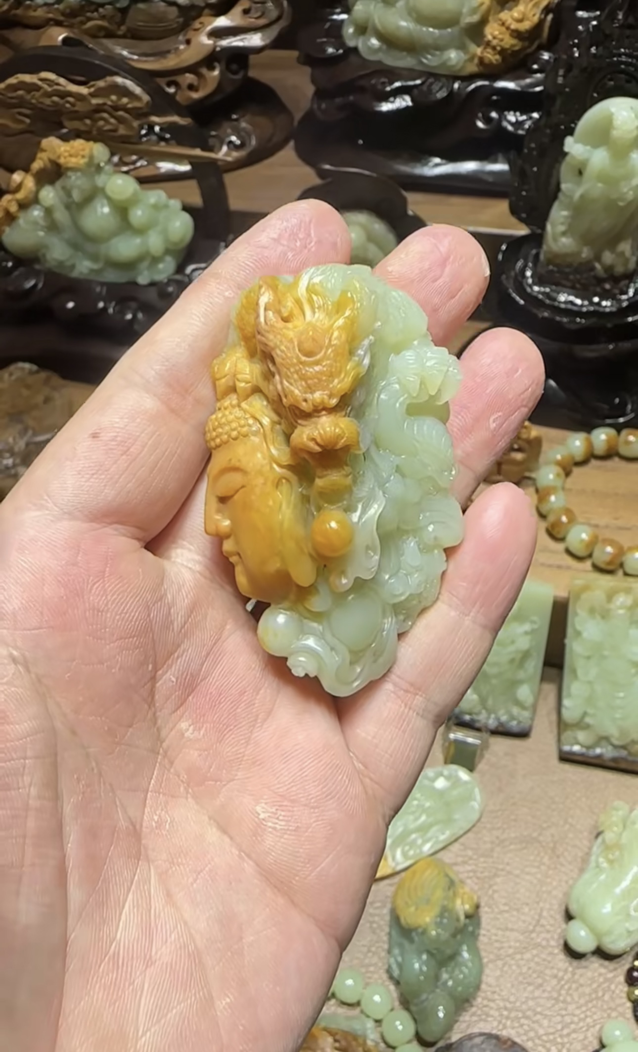透闪石河磨玉一念之间挂件