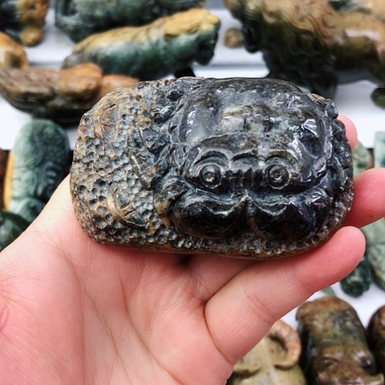 未镶嵌岫岩河磨玉（透闪石质玉）把件