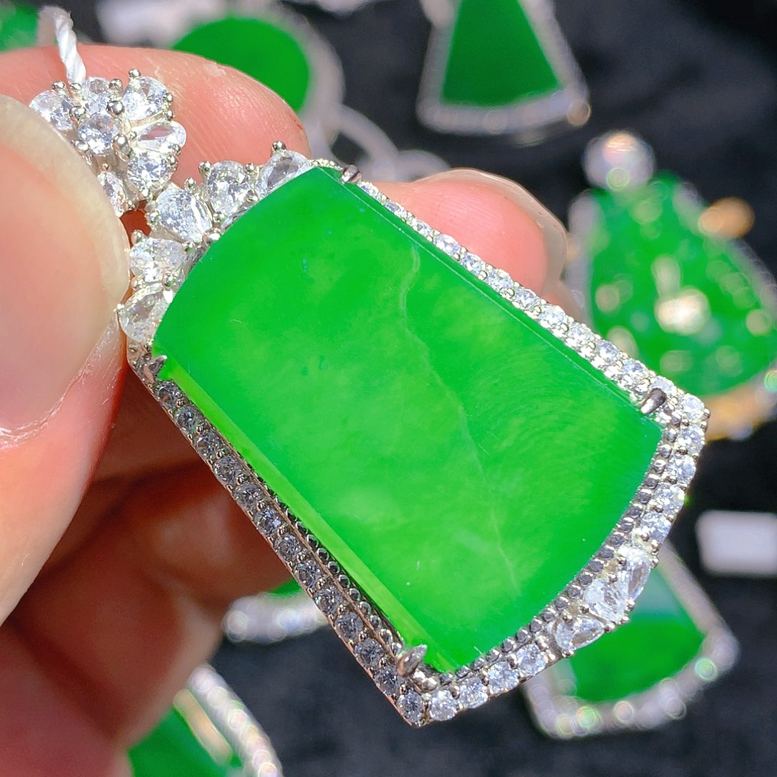 翡翠颈饰银S925镶嵌吊坠