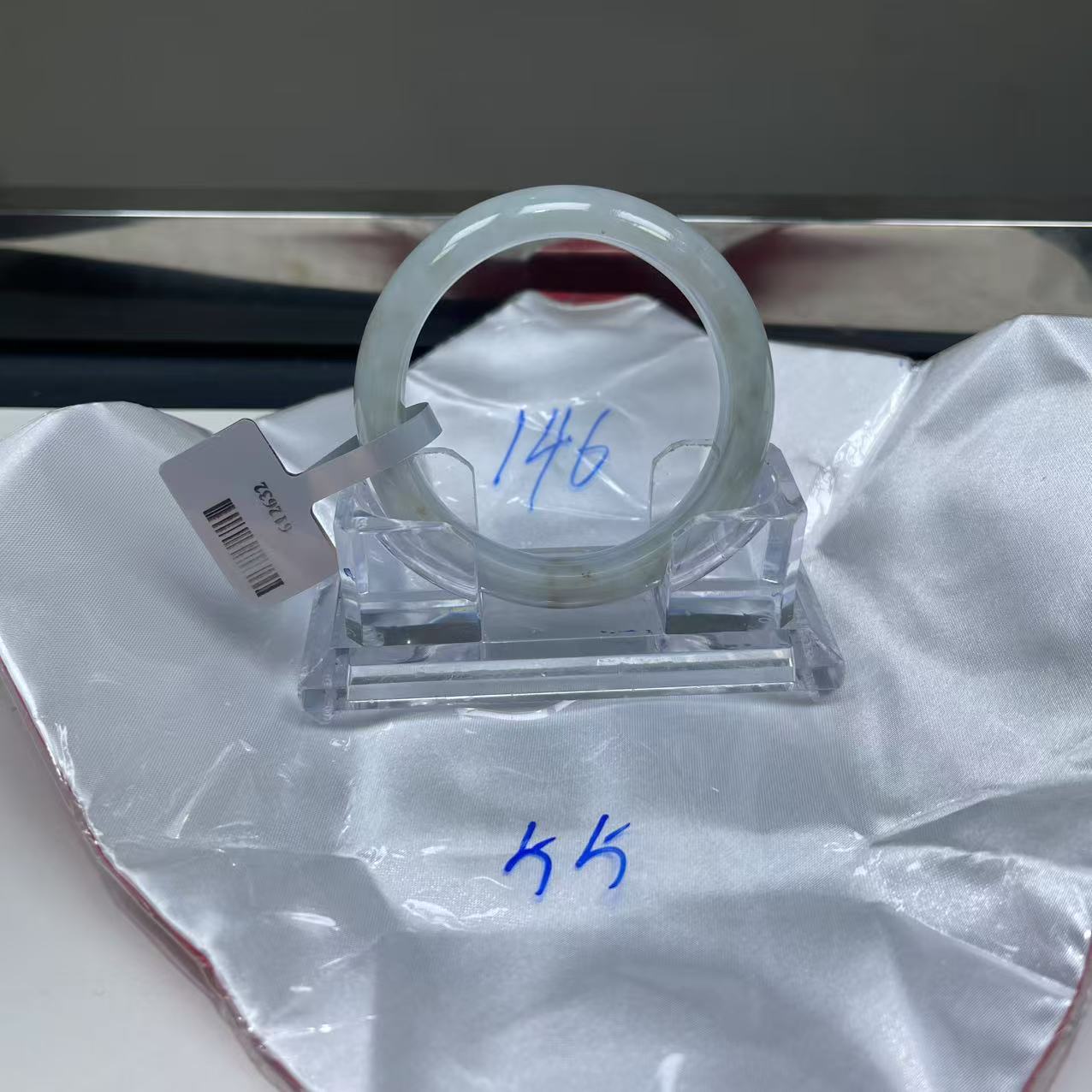 毛货手镯需精细抛光/146