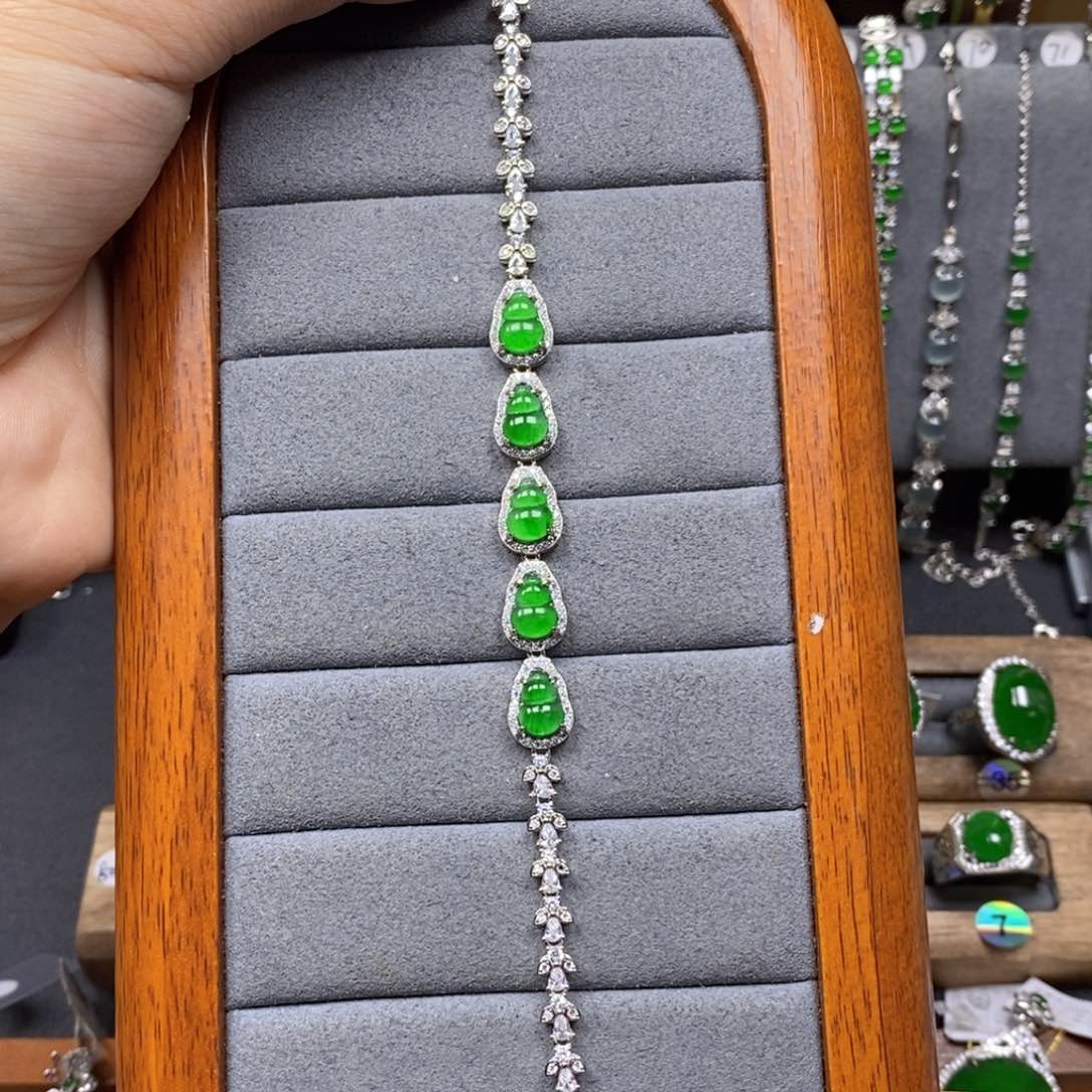 翡翠银S925镶嵌颈饰是****?