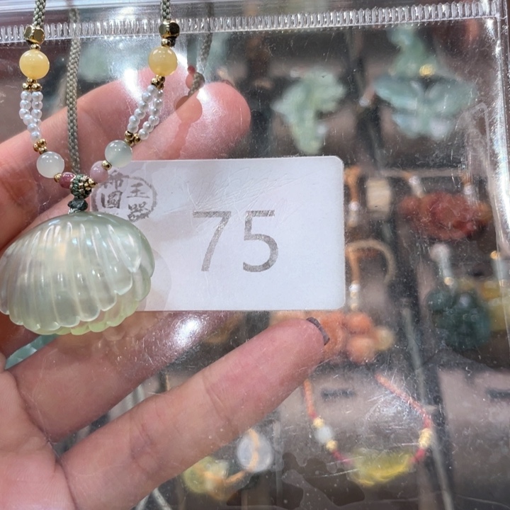 蛇纹石玉颈饰未镶嵌蔷*