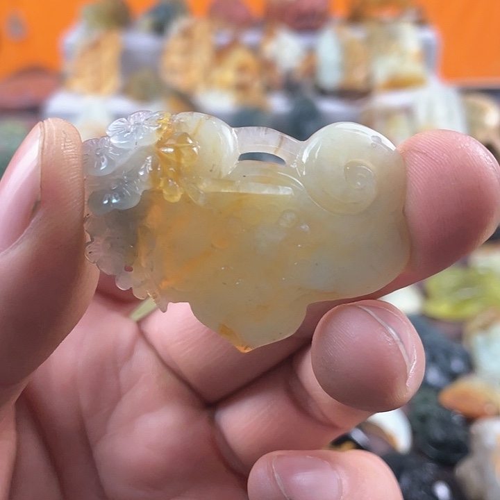 蛇纹石玉颈饰未镶嵌