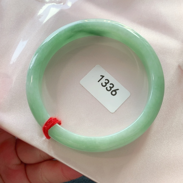 翡翠手镯未镶嵌天然翡翠手镯01