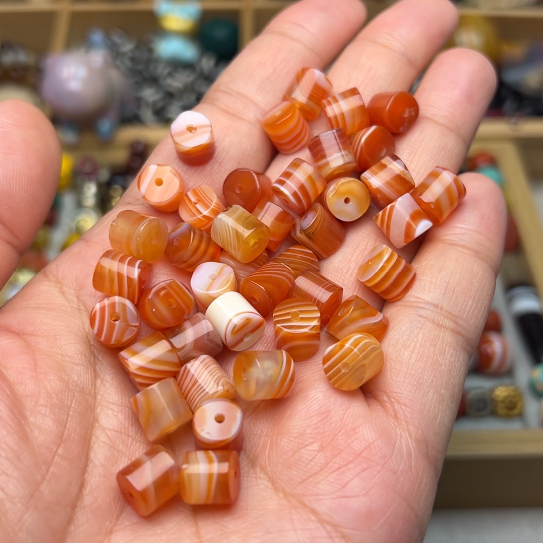 玛瑙/玉髓8mm红缠丝直切未镶嵌多样性发其中两颗