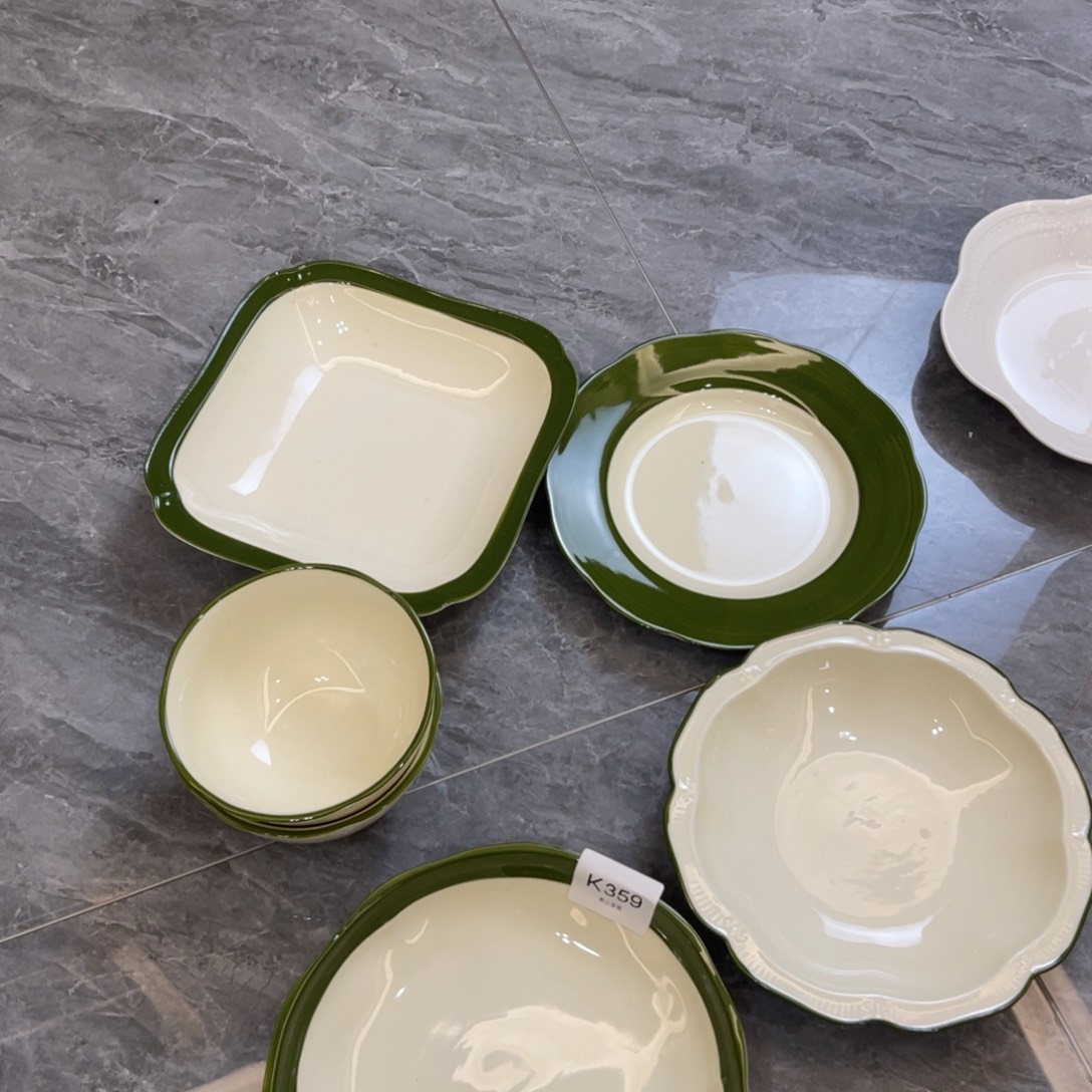 陶瓷微瑕餐具介意勿拍，满18飞！