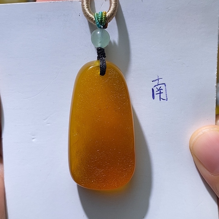 未镶嵌琥珀珠宝奇石