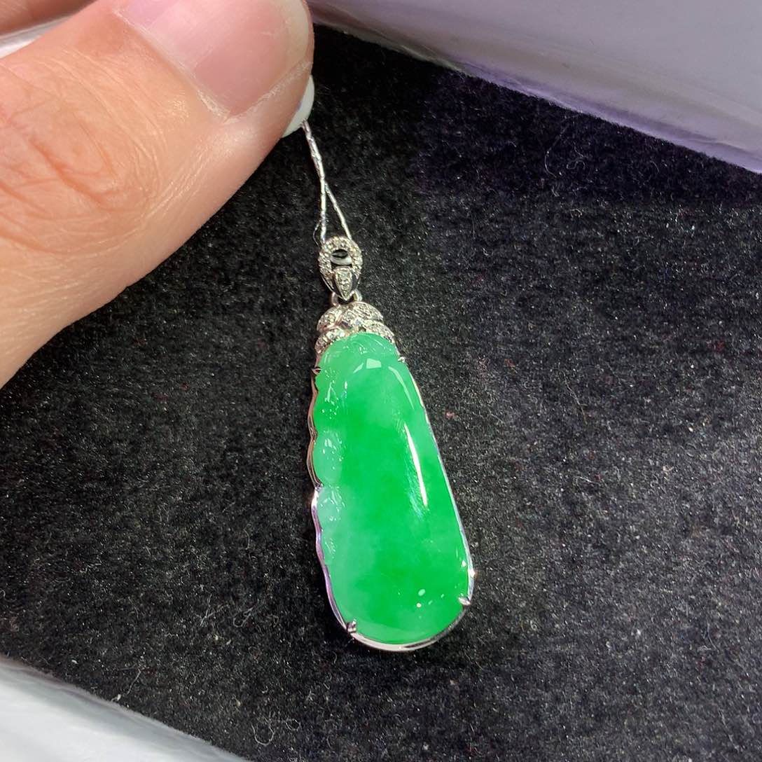 翡翠吊坠(赠链)18K金镶嵌