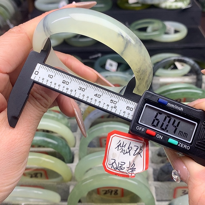 蛇纹石玉手镯未镶嵌308