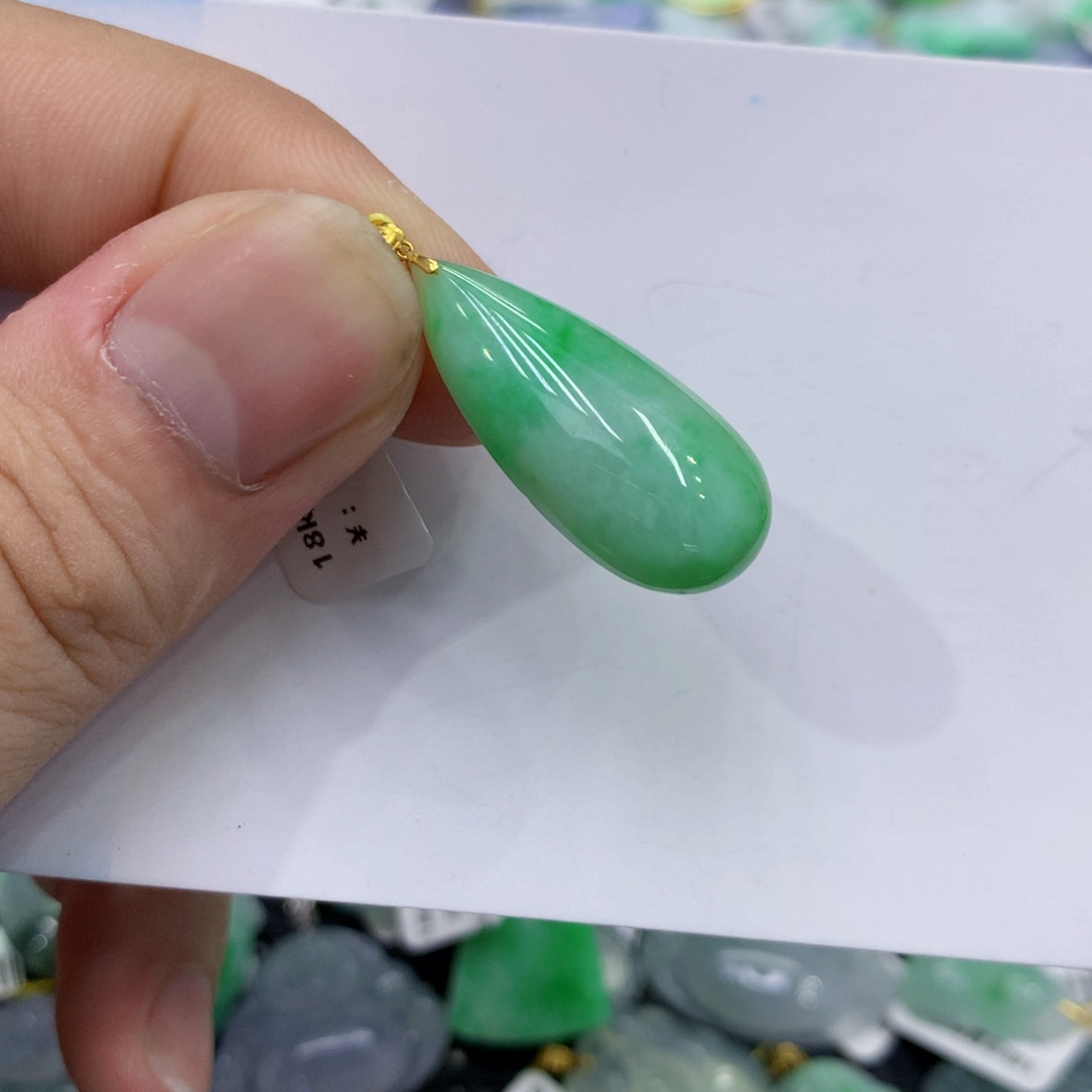 翡翠18K金镶嵌颈饰翡翠