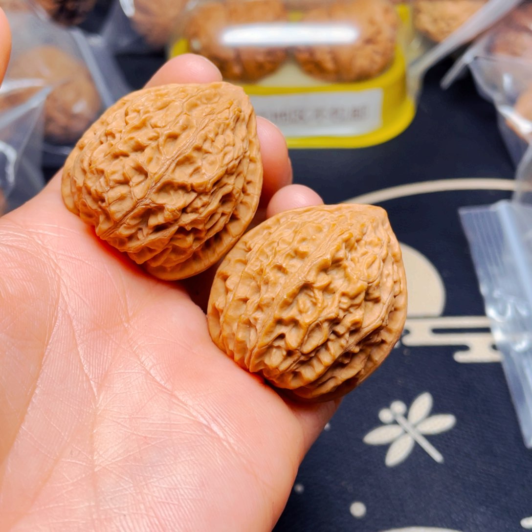 吊坠文玩核桃金牛一对