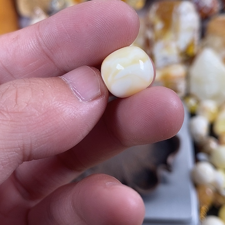 琥珀未镶嵌珠宝奇石我