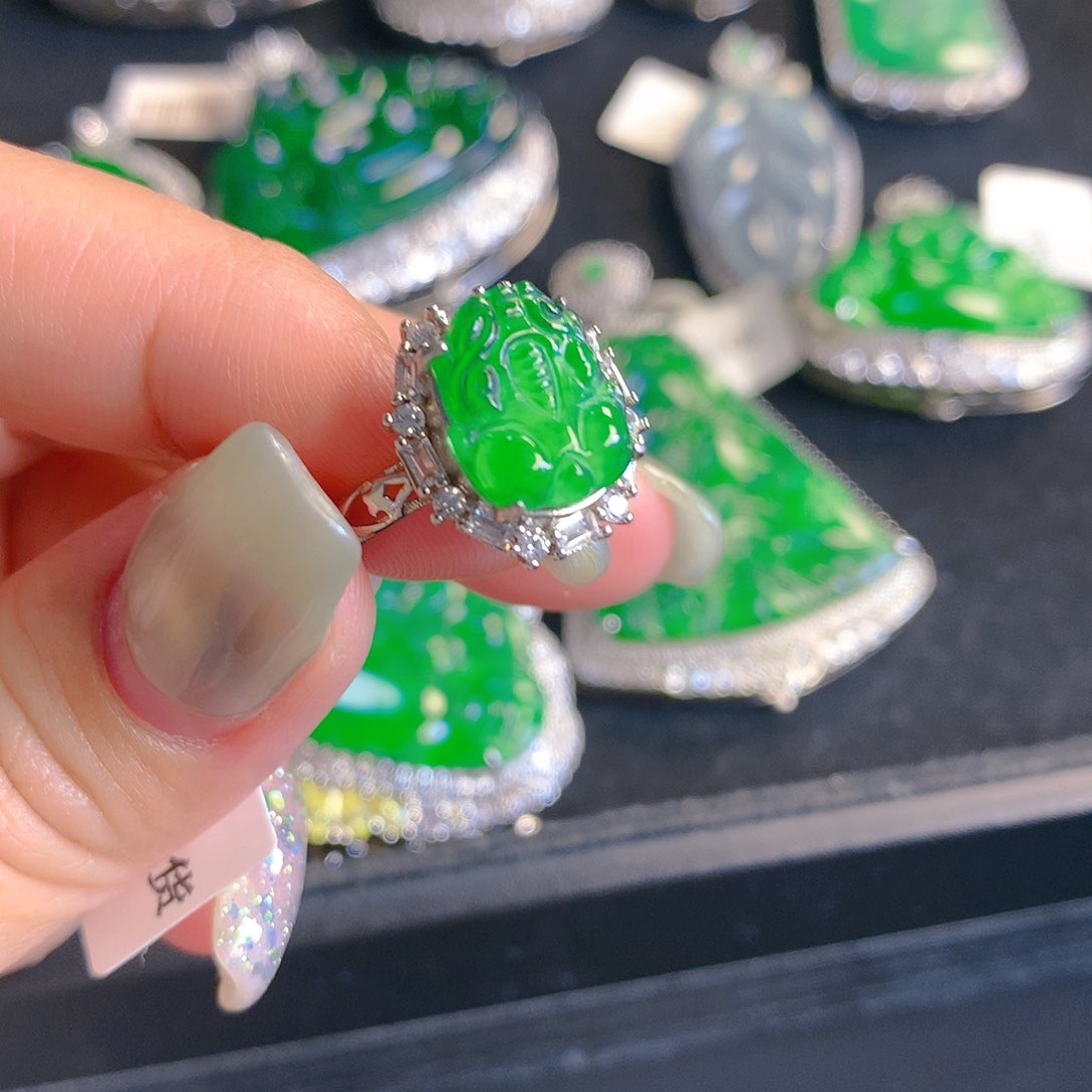 翡翠颈饰银S925镶嵌翡翠