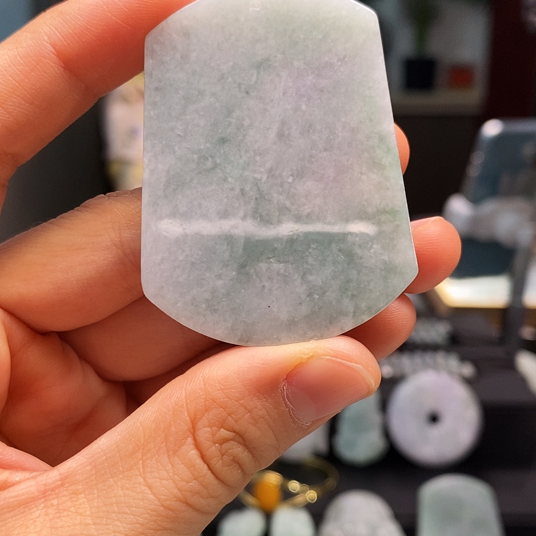 翡翠未镶嵌颈饰无事牌