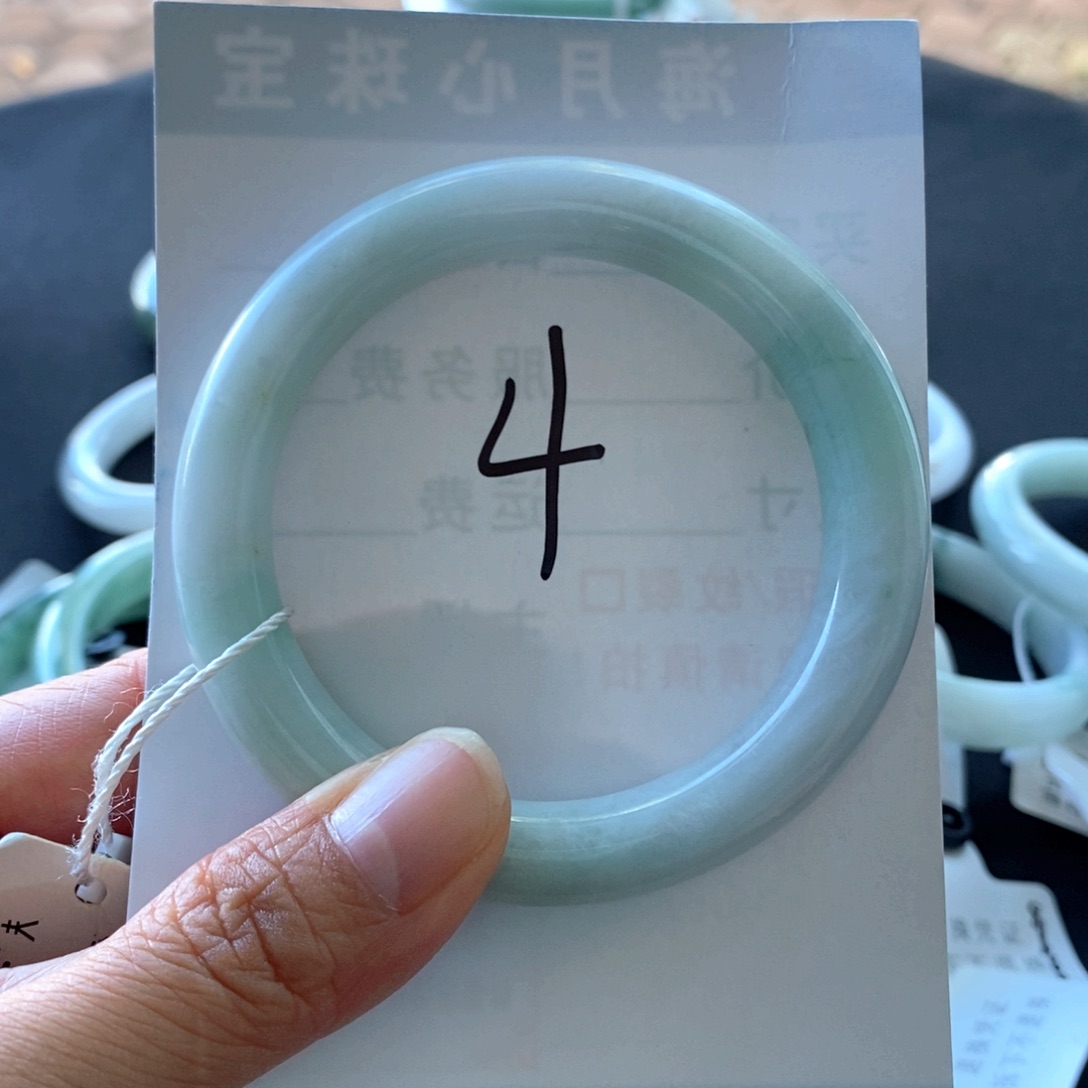 翡翠未镶嵌手镯微瑕手镯