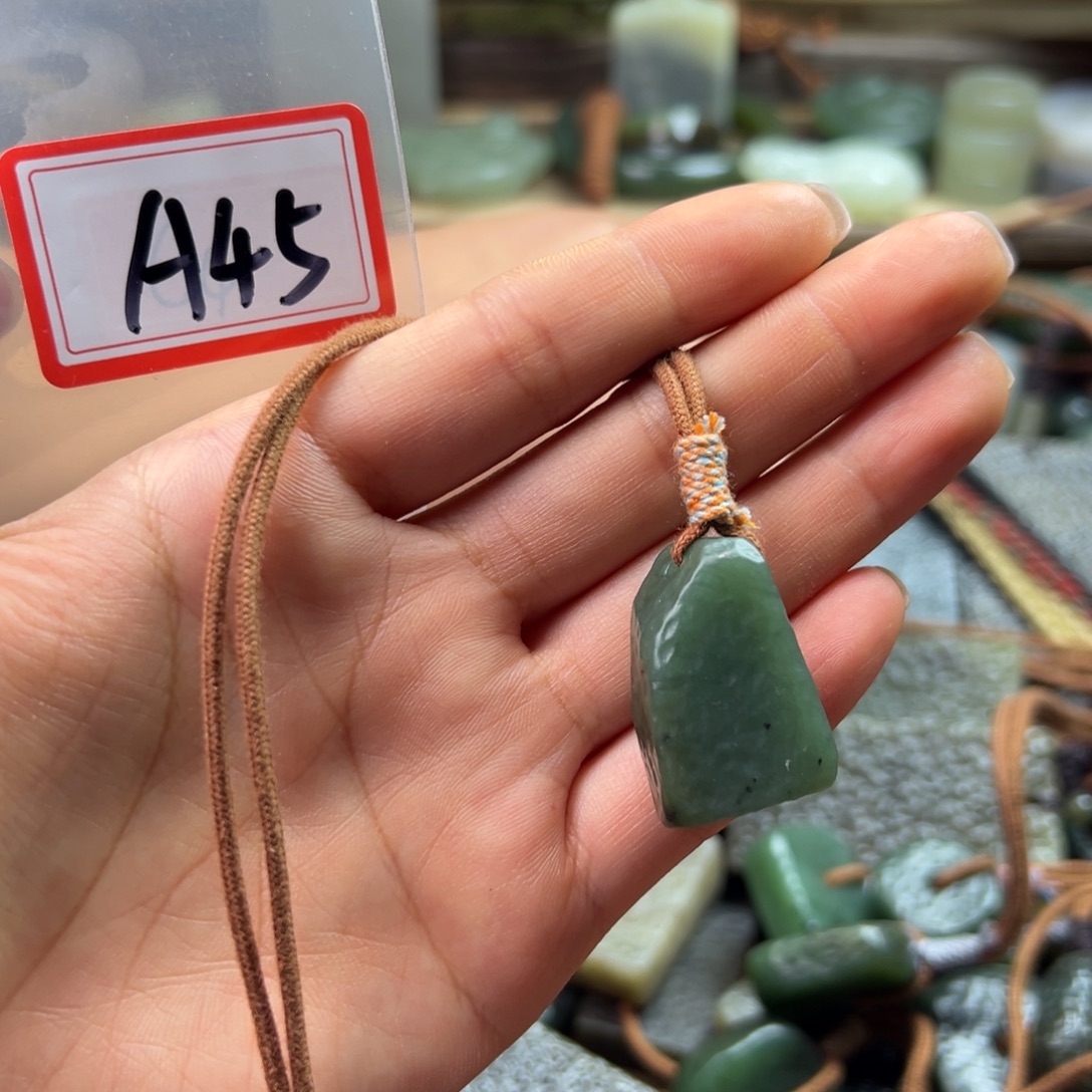 和田玉（糖玉）未镶嵌颈饰