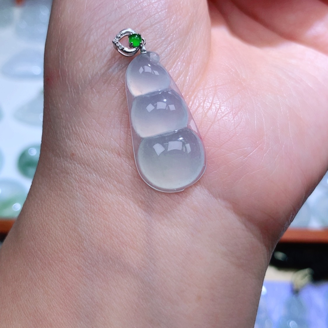 【闪购商品】翡翠颈饰18K金镶嵌福豆