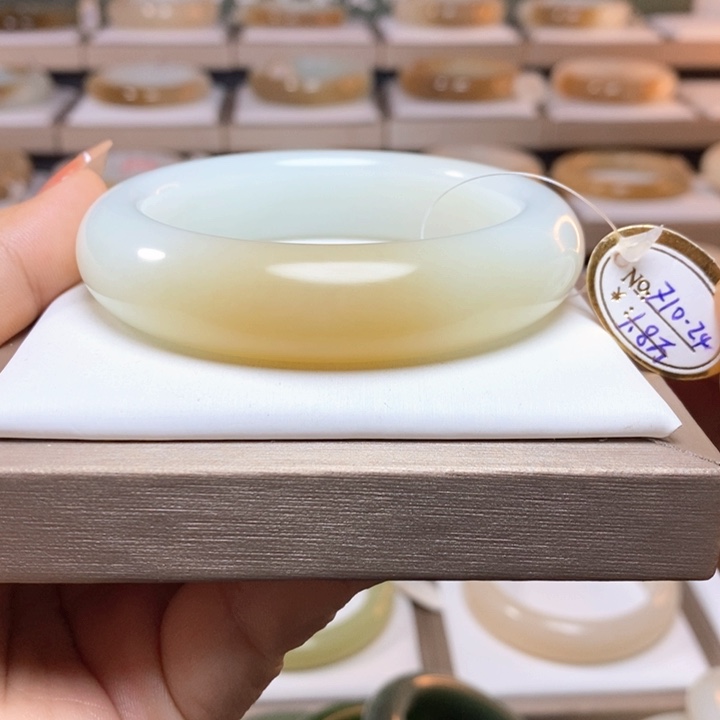 和田玉手镯56.57未镶嵌