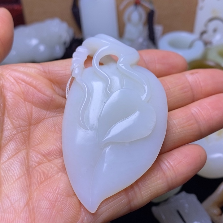 和田玉未镶嵌把件