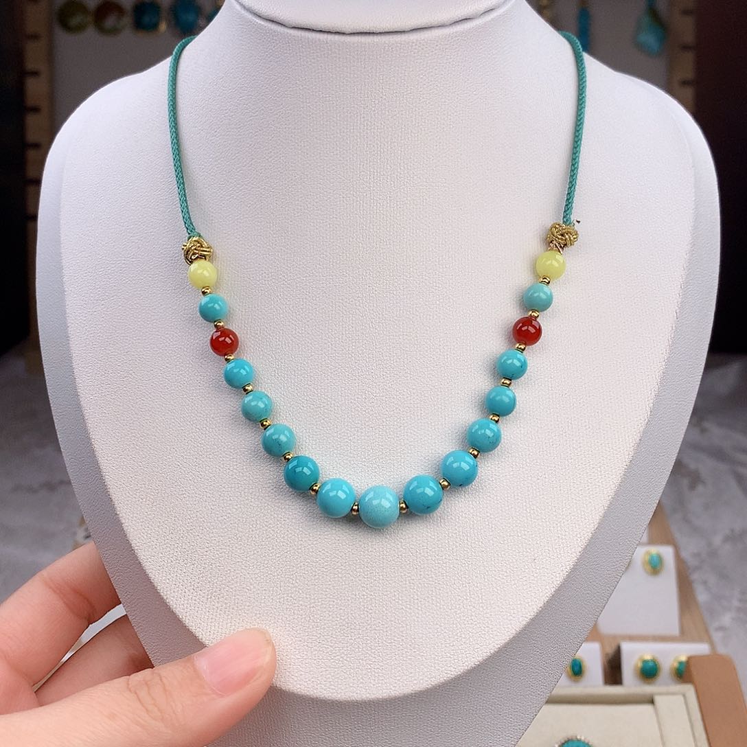 绿松石颈饰未镶嵌