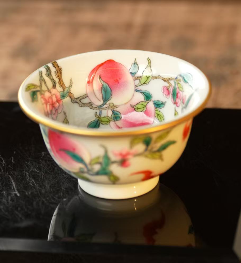 麟波阁丨粉彩桃压手杯