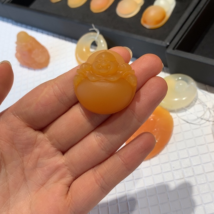 石英质玉（黄龙玉）未镶嵌颈饰