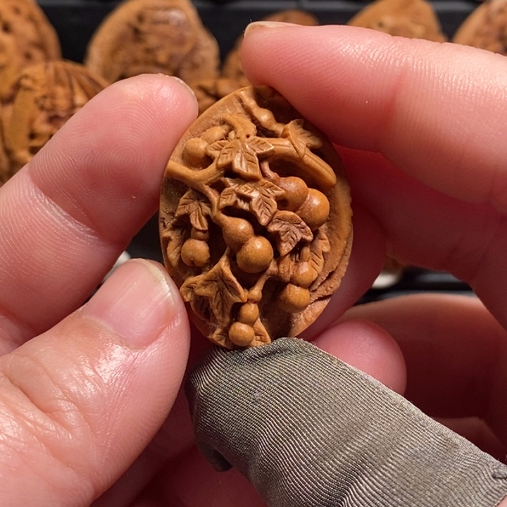 福禄万代，背刻祥云