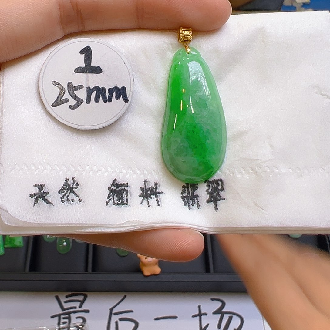 翡翠颈饰18K金镶嵌翡翠