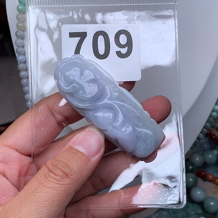 翡翠颈饰未镶嵌?翡翠