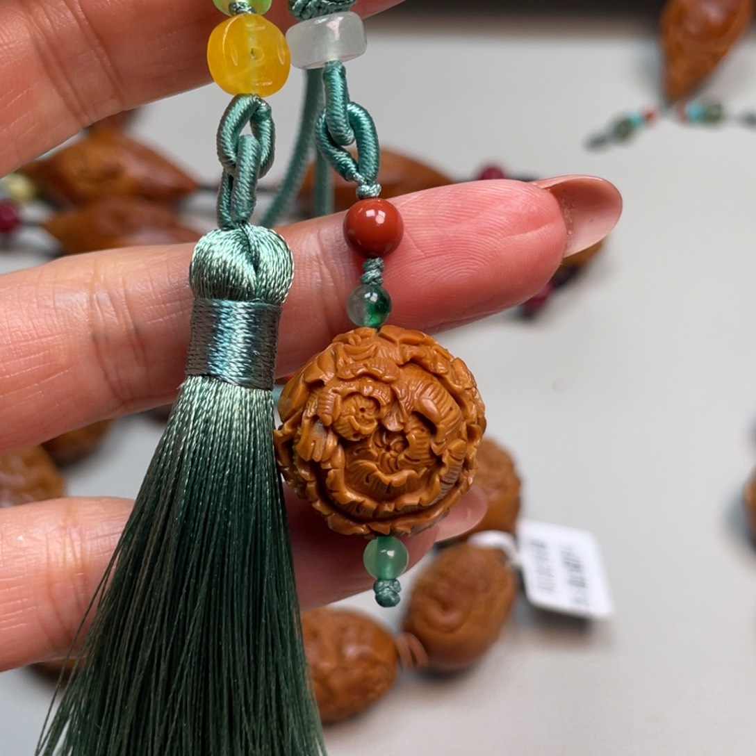 橄榄核吊坠周老师国色天香