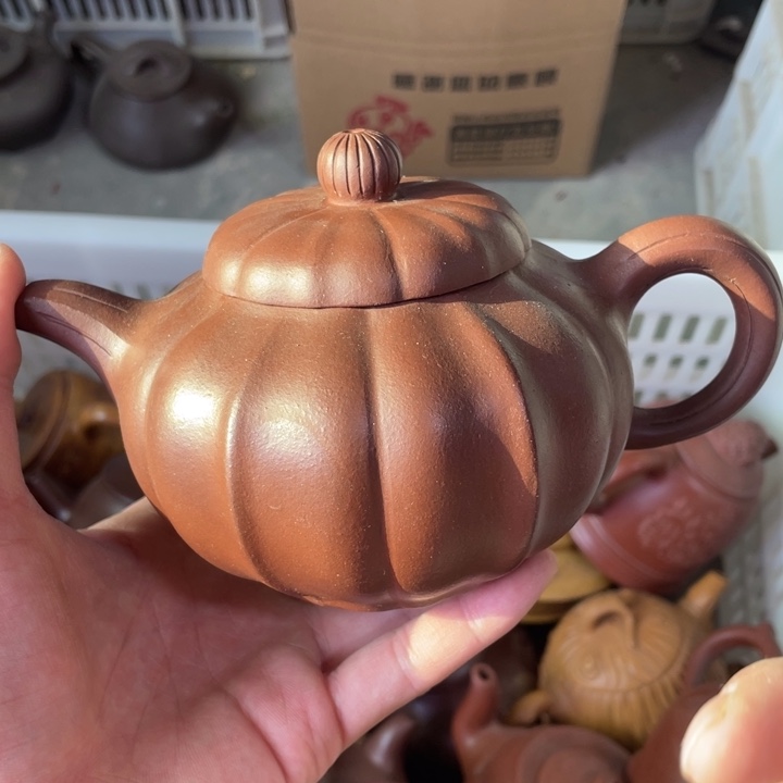 老厂紫砂壶一件。