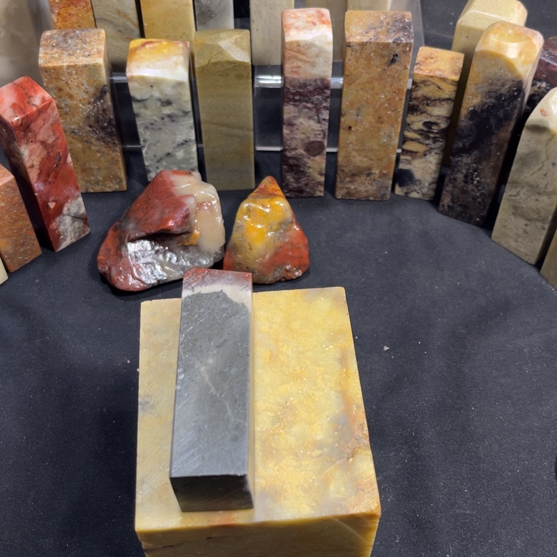 德***临大叶紫檀（黑酸枝木类）寿山石