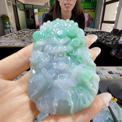 颈饰未镶嵌翡翠一个