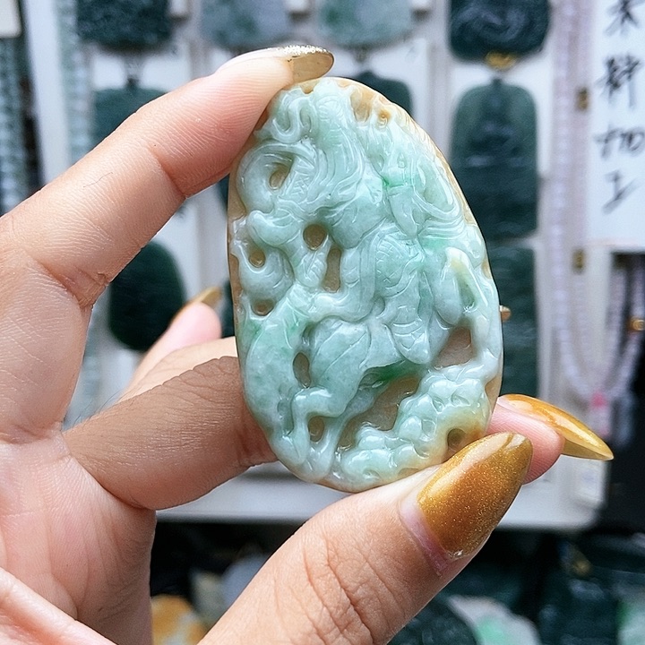 翡翠未镶嵌颈饰翡翠