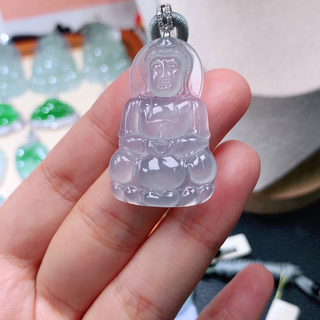 颈饰18K金镶嵌翡翠观音