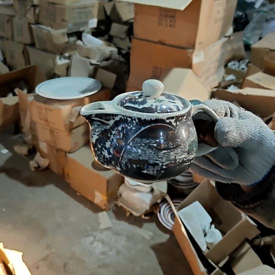 绿泥盘子碗茶壶啥都有