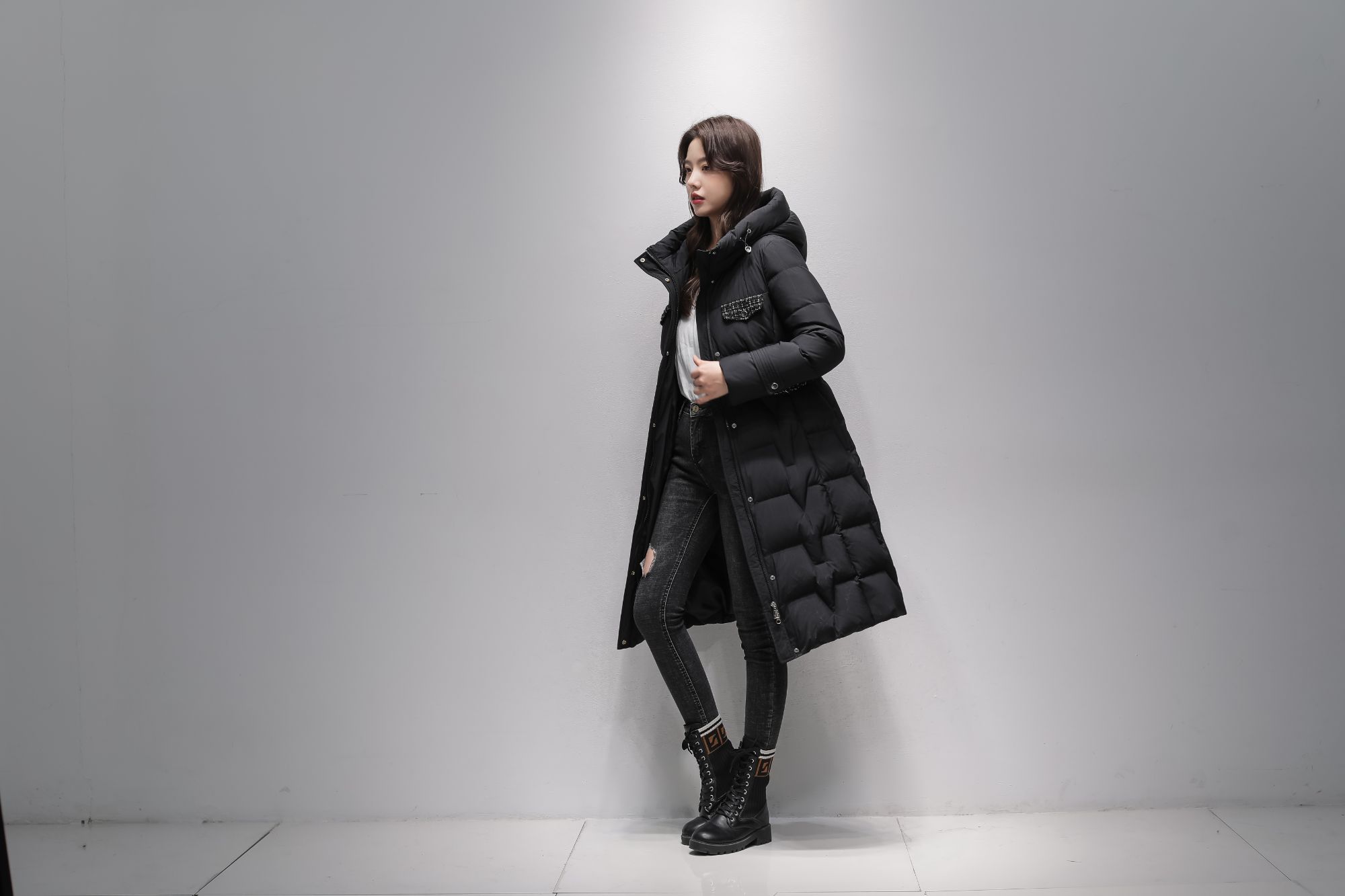 冬季羽绒服时尚长款过膝外套2025秋冬女洋气连帽外套30781