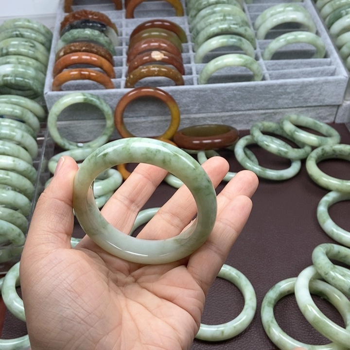 蛇纹石玉手镯未镶嵌幸**生