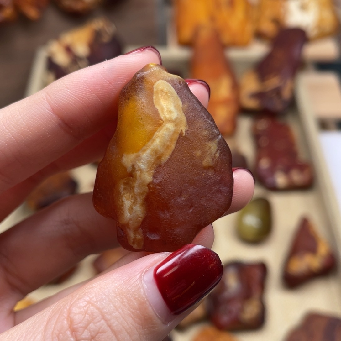 琥珀未镶嵌珠宝奇石