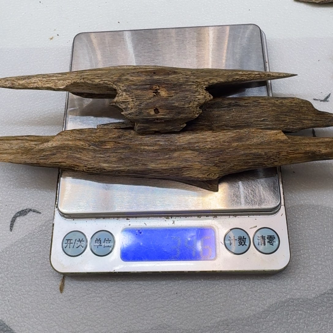 美***人木奇楠陆河虫漏34.6克